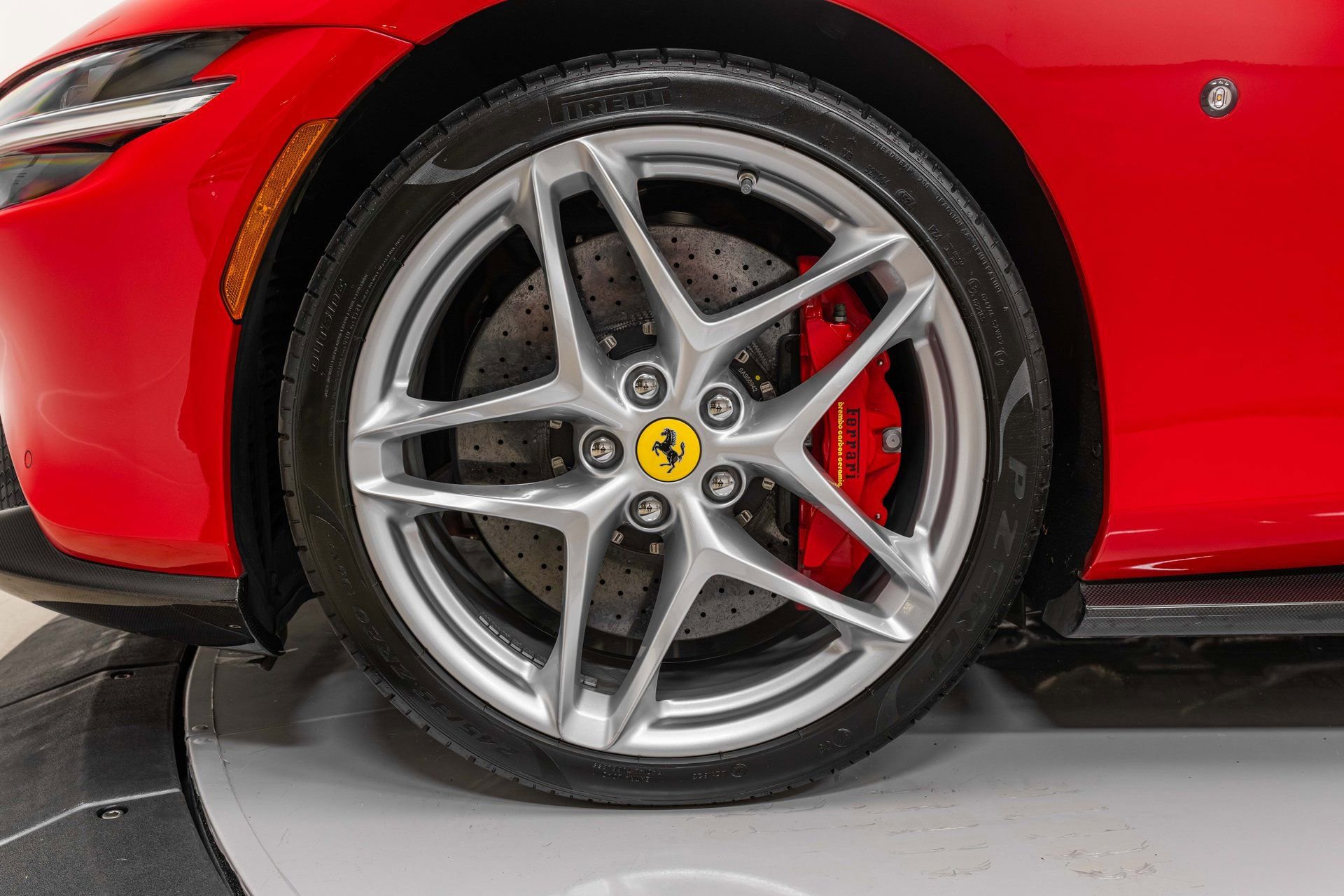 Certified 2025 Ferrari Roma Spider RWD image 17