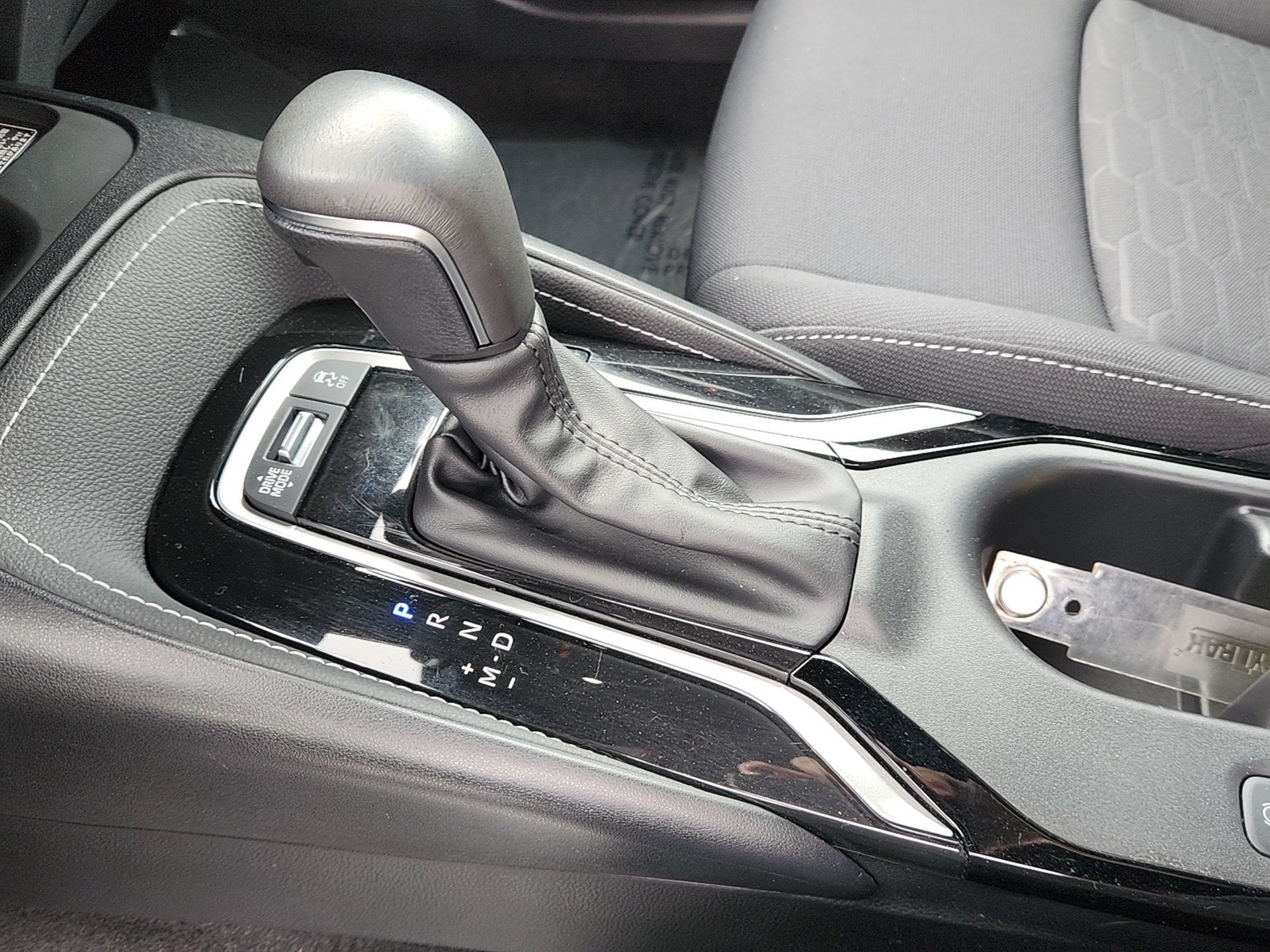 Used 2024 Toyota Corolla SE w/ SE Package FWD image 17