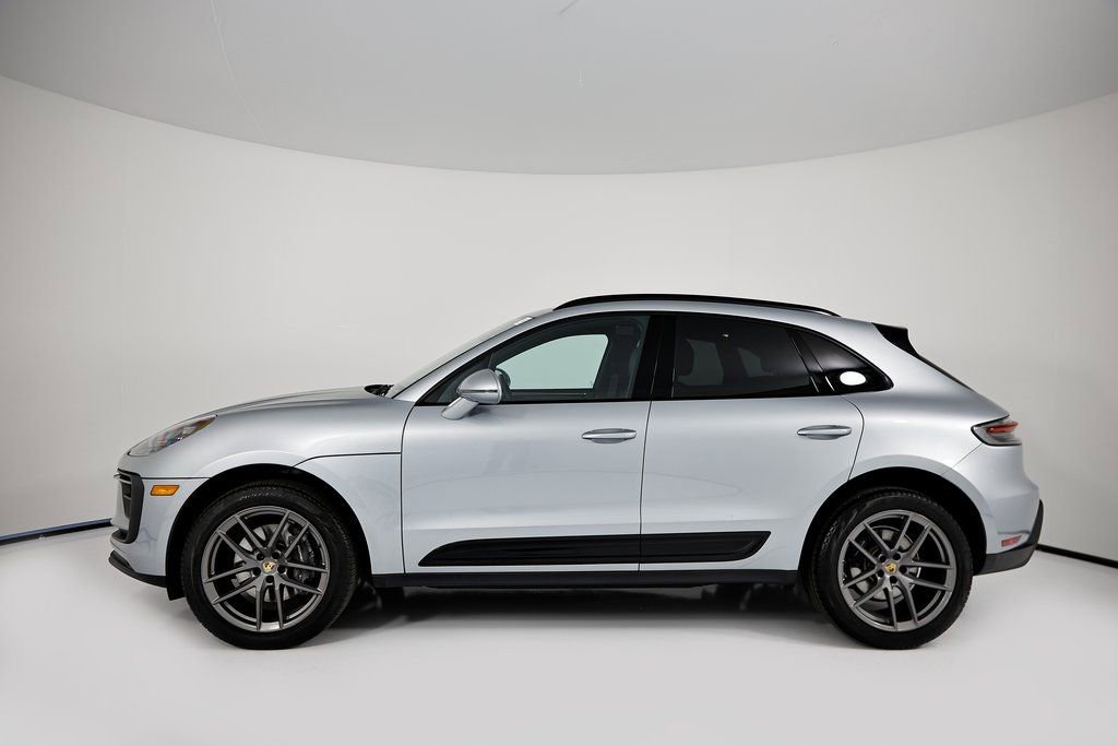 Certified 2025 Porsche Macan image 2