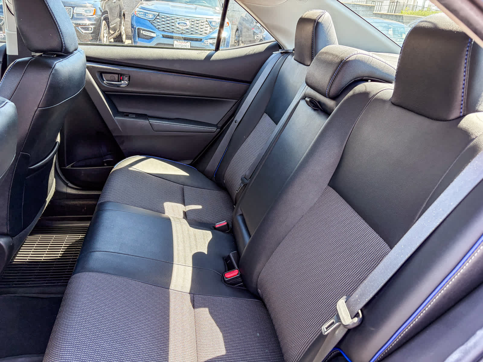 Used 2019 Toyota Corolla SE FWD image 17