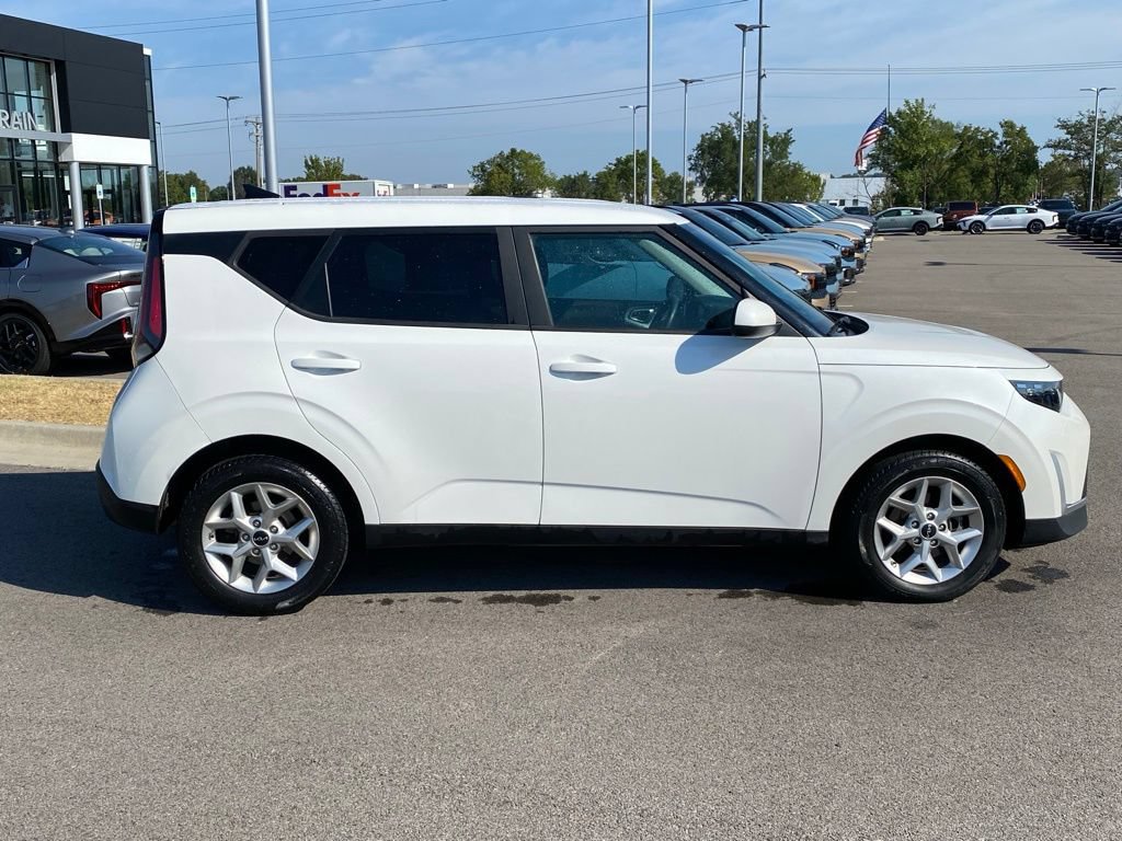 Used 2024 Kia Soul LX w/ Option Group 015 FWD image 8