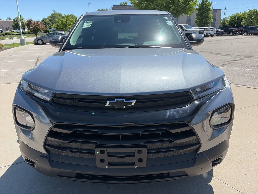 Used 2021 Chevrolet TrailBlazer LS w/ LPO, Blackout Package FWD image 2
