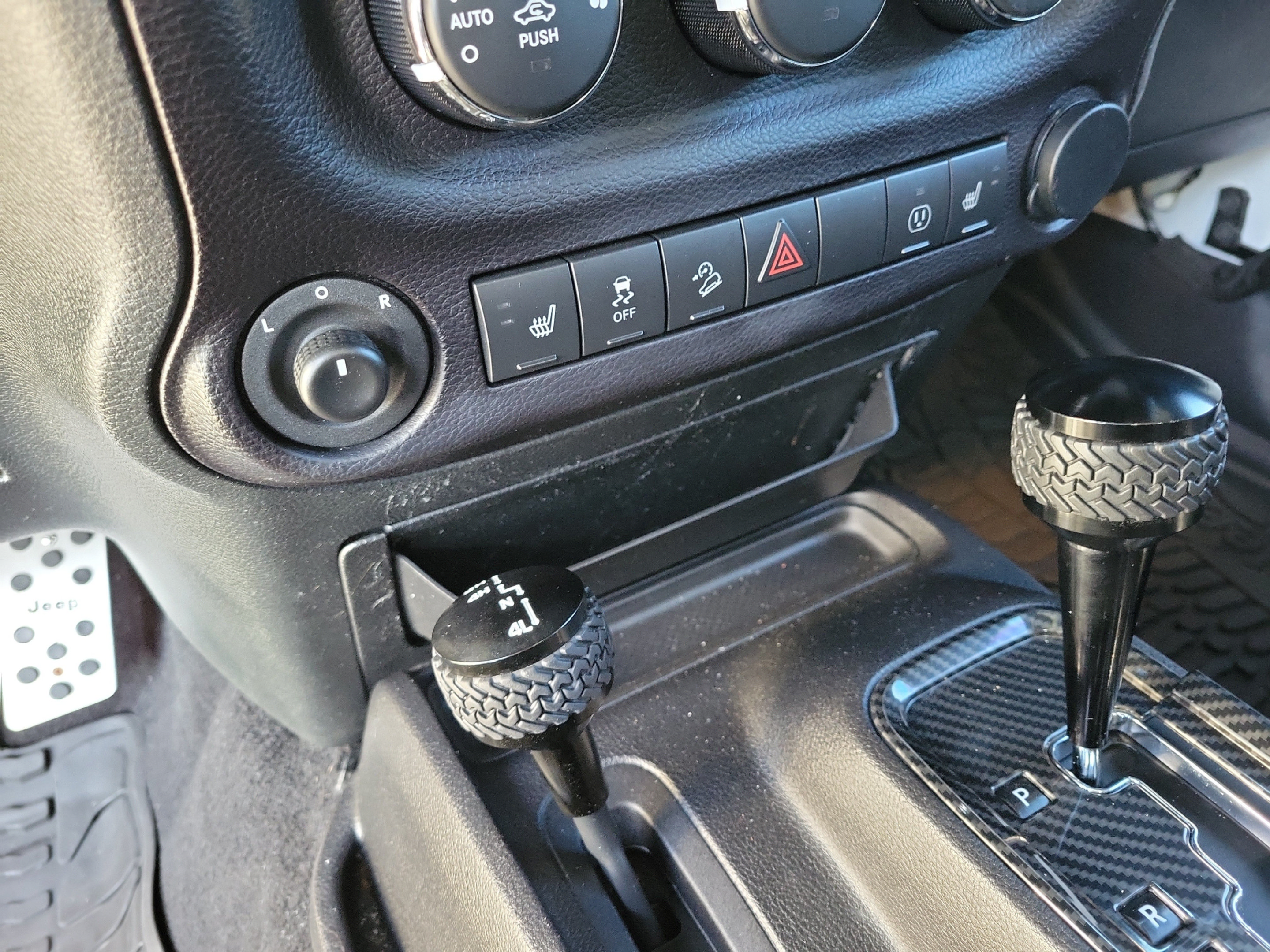 Used 2016 Jeep Wrangler Unlimited Rubicon AWD/4WD image 19