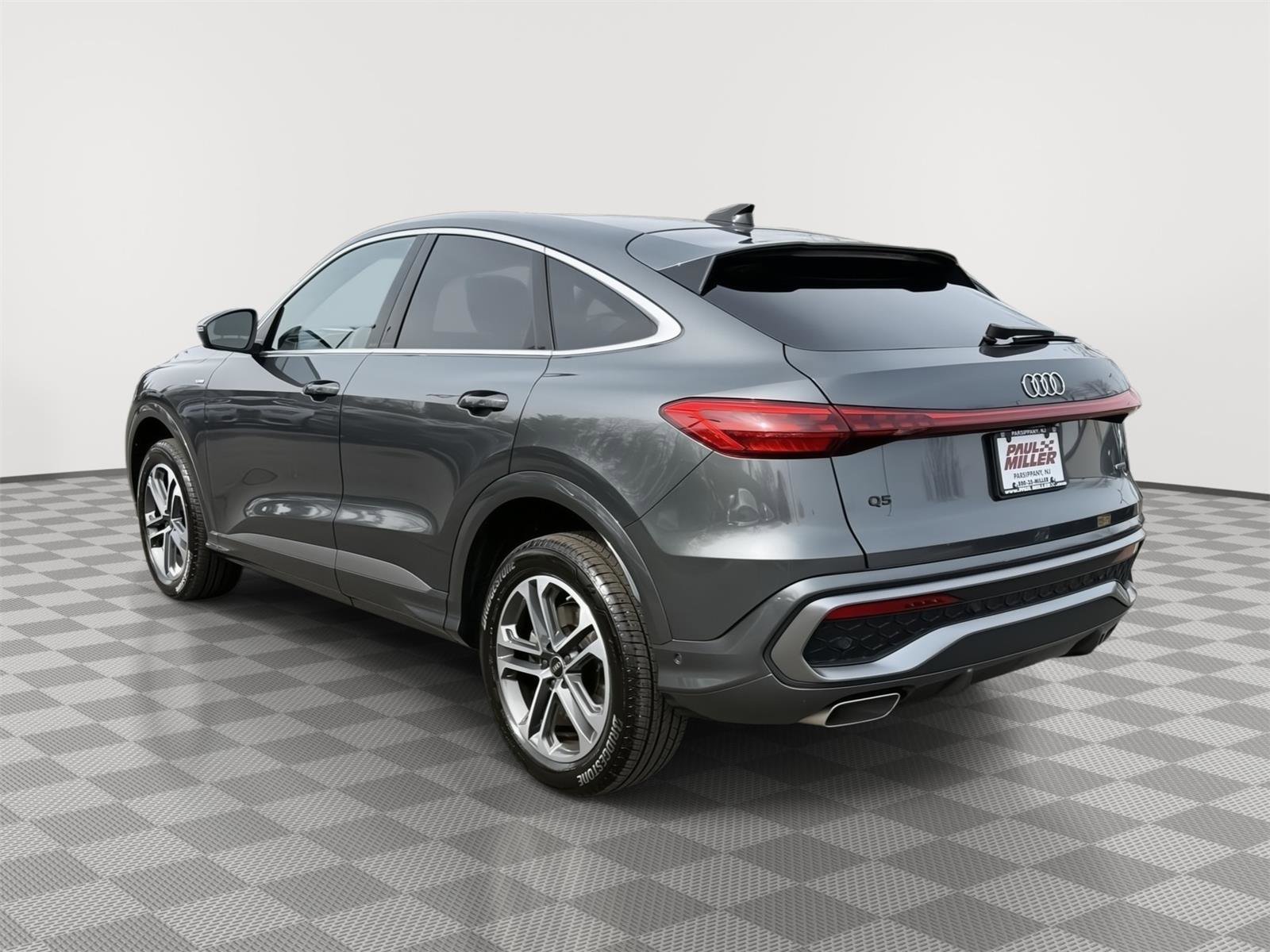 Used 2025 Audi Q5 Premium w/ Convenience Package image 4