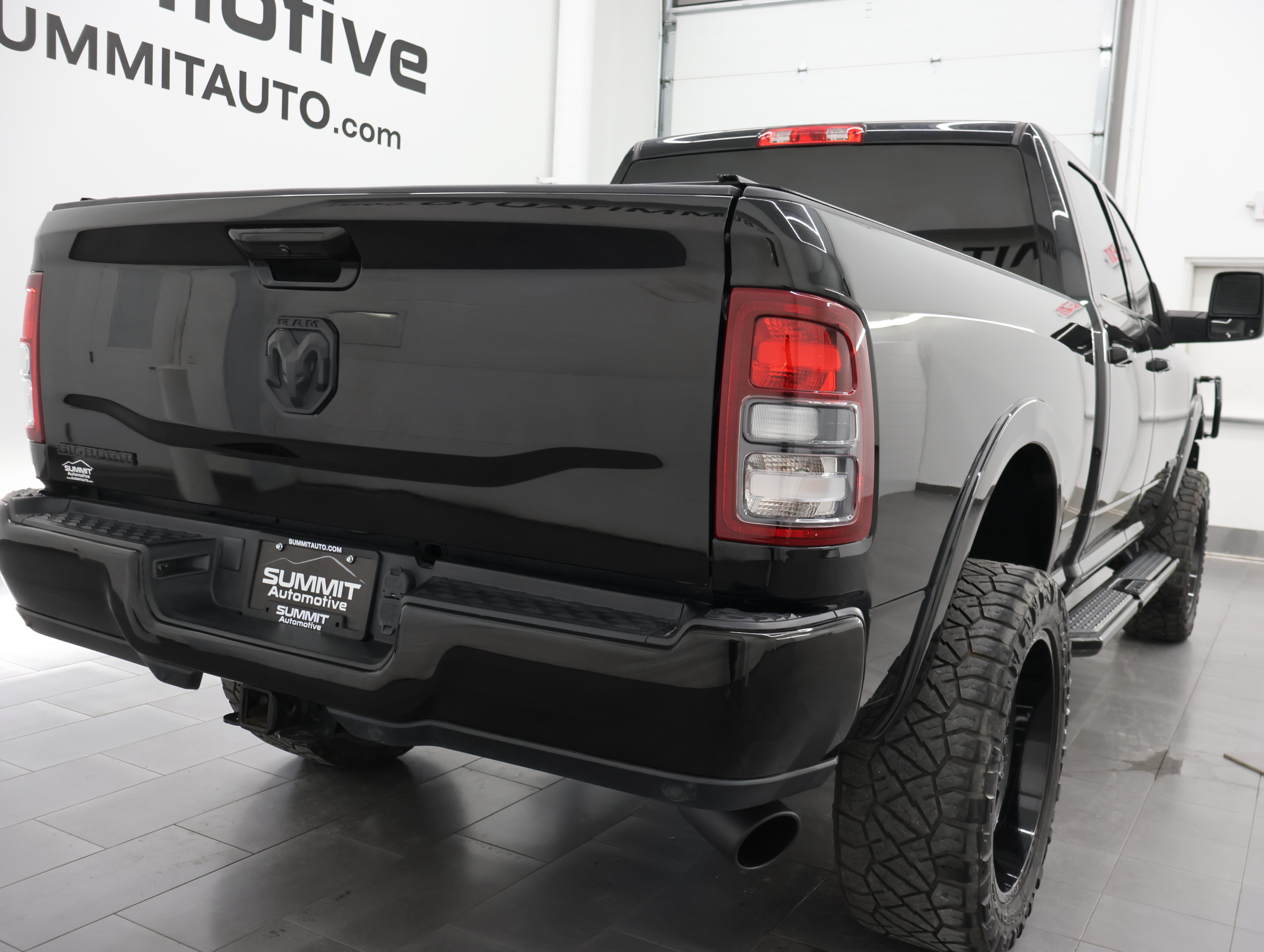Used 2024 RAM 2500 Big Horn w/ Night Edition AWD/4WD image 4