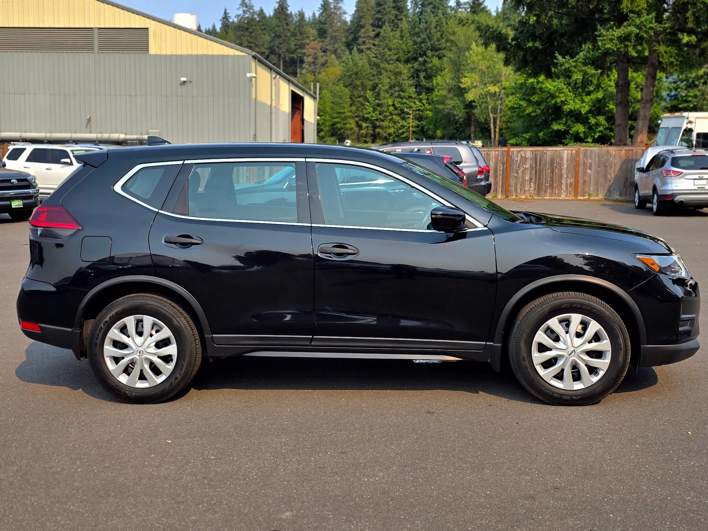 Used 2020 Nissan Rogue SV FWD image 8