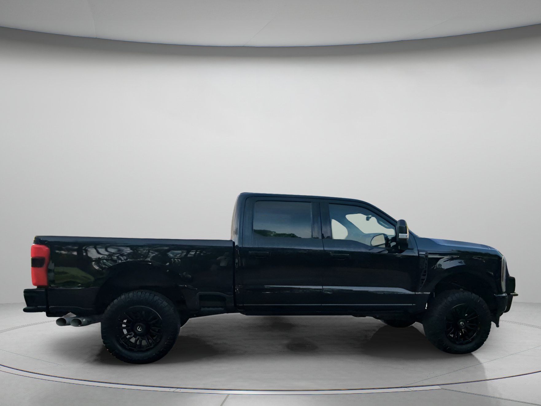 Used 2025 Ford F250 Lariat w/ Black Appearance Package AWD/4WD image 32