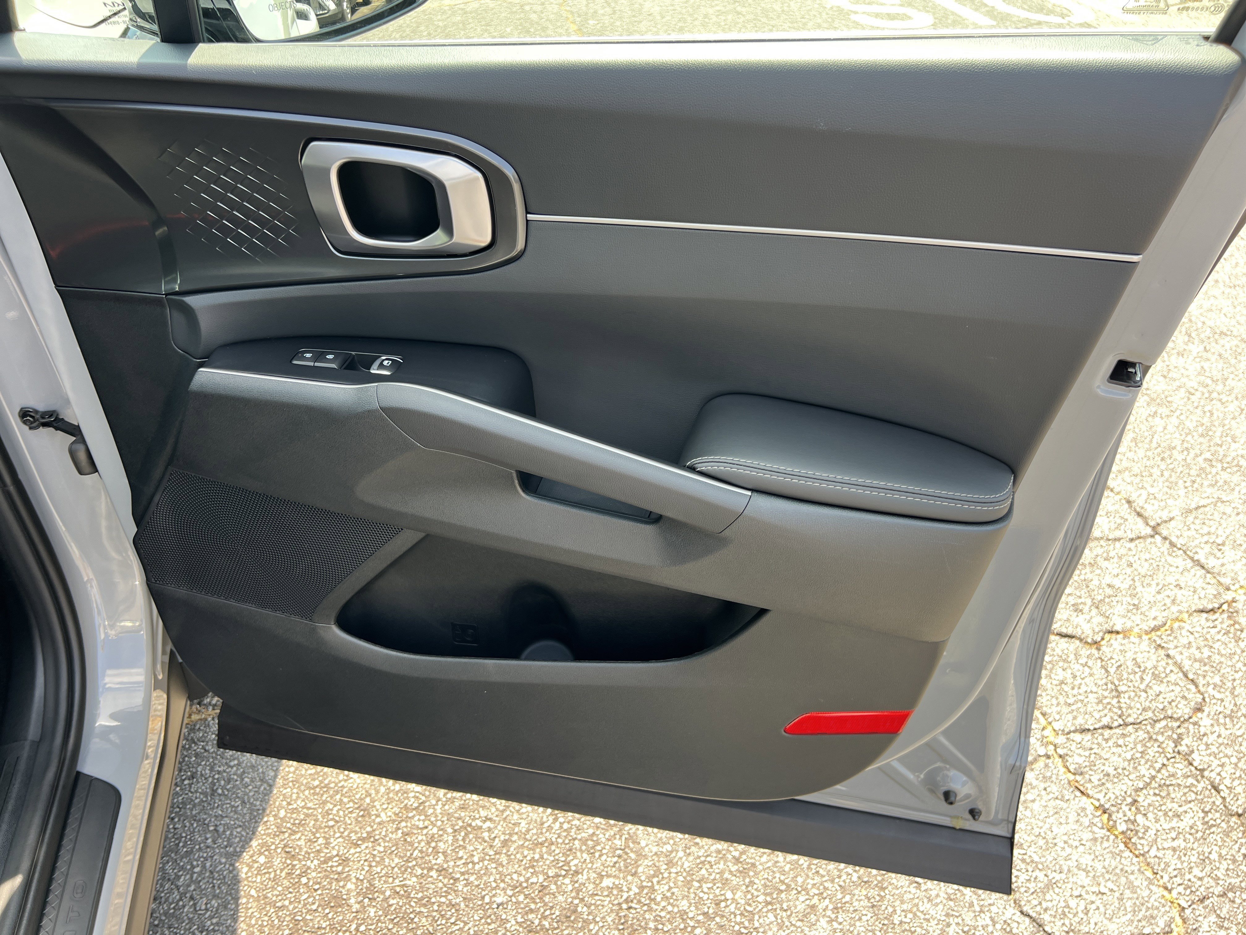 Used 2025 Kia Sorento EX w/ Panoramic Sunroof Package FWD image 11