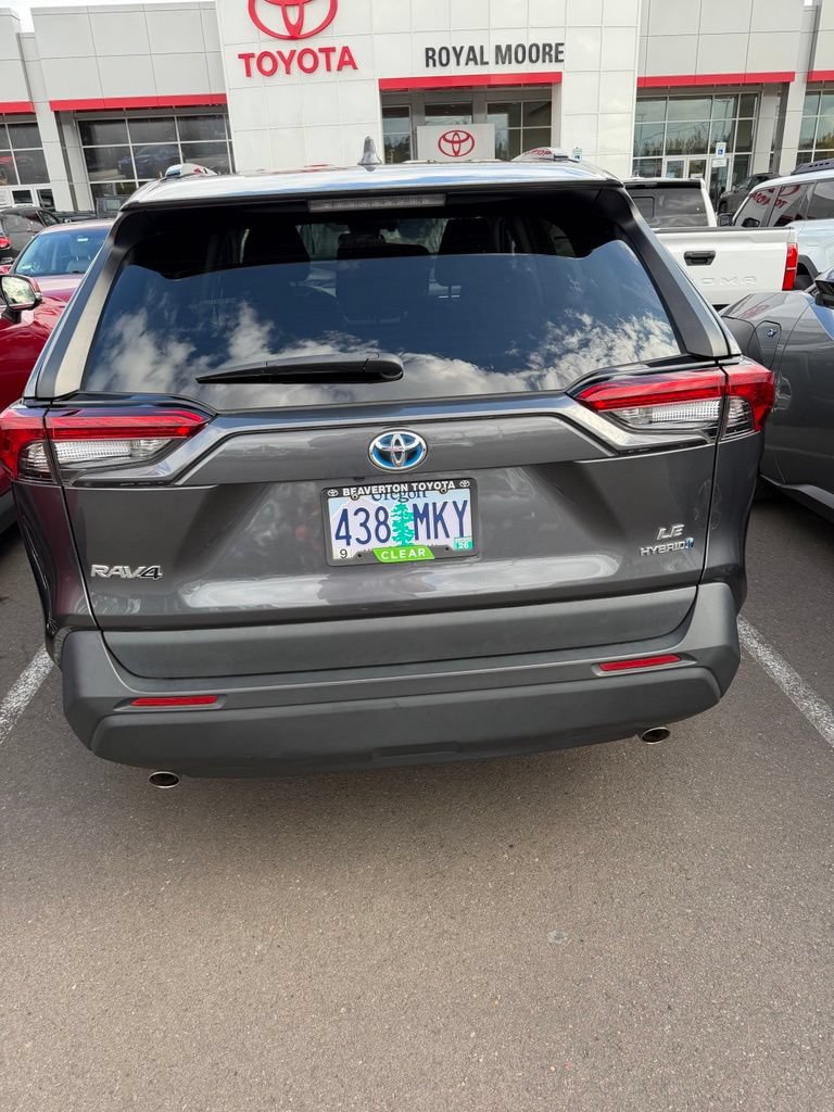 Used 2020 Toyota RAV4 LE w/ Carpet Mat Package AWD/4WD image 5
