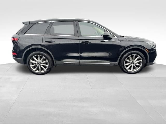 Used 2022 Lincoln Corsair AWD w/ Premium Package image 2