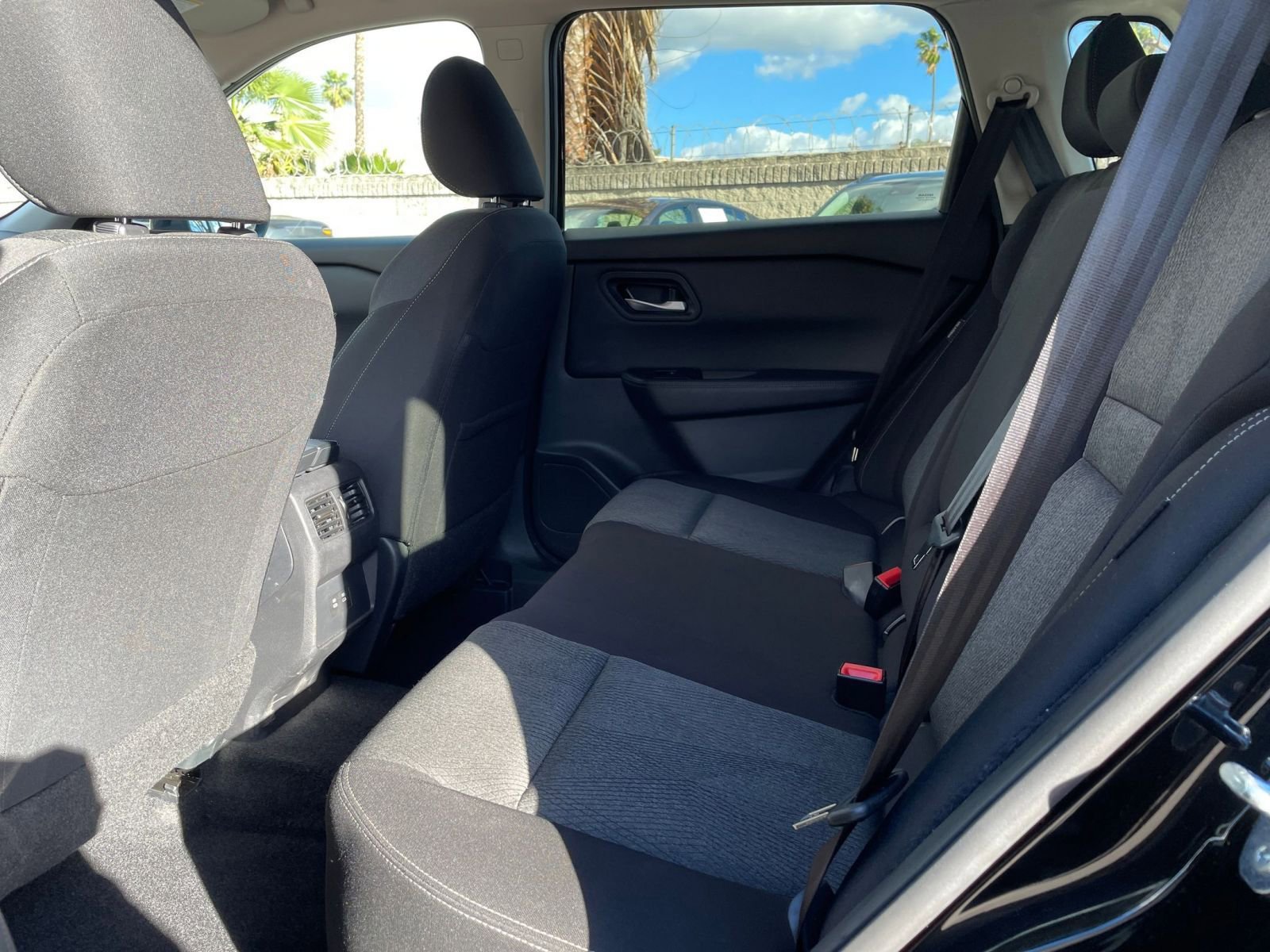 Used 2025 Nissan Rogue SV FWD image 29