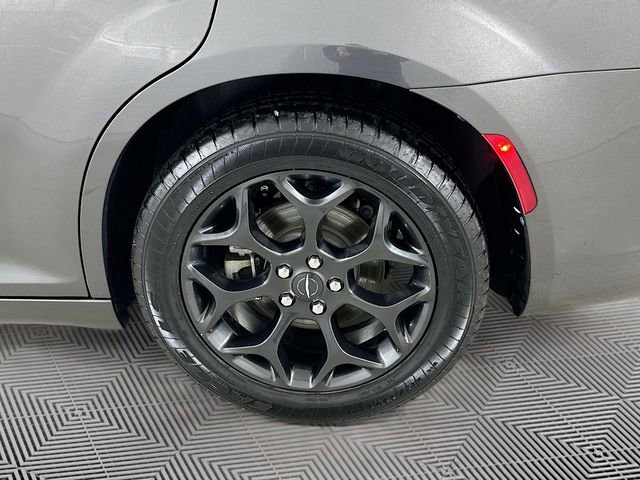 Used 2022 Chrysler 300 Touring w/ Sport Appearance Package image 29