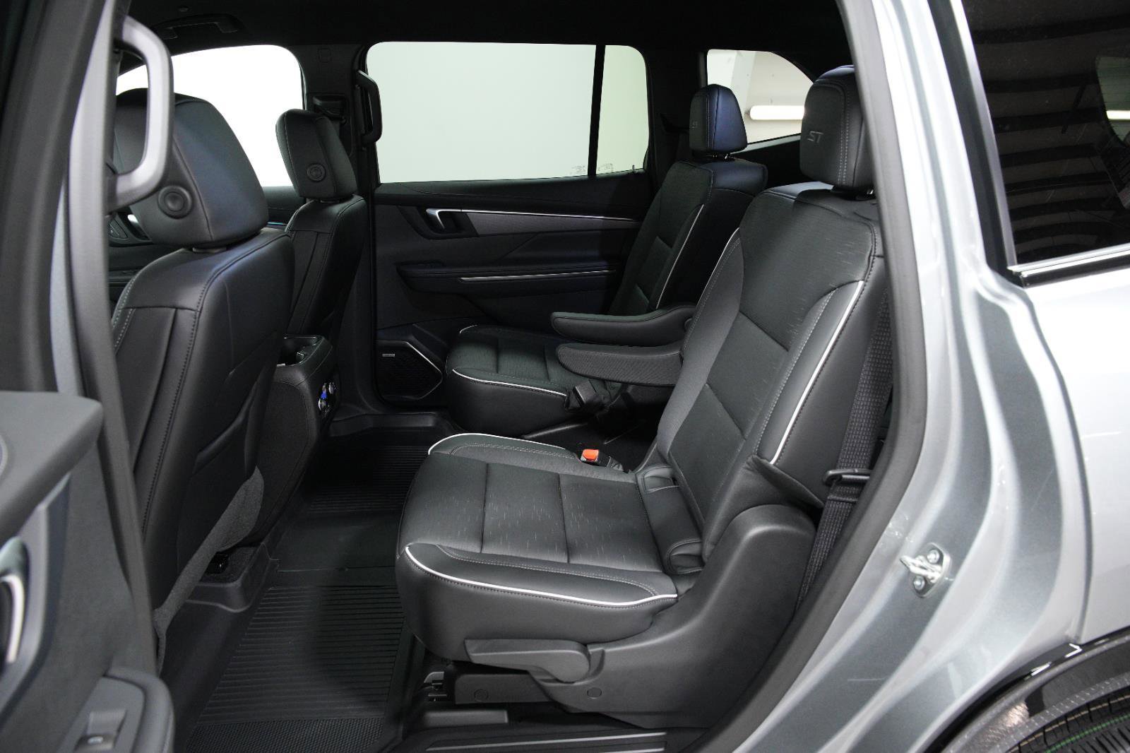 New 2026 Buick Enclave Sport Touring w/ LPO, Floor Liner Package image 22