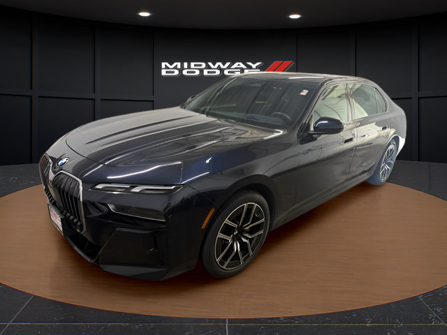 Used 2025 BMW 740i xDrive AWD/4WD image 2