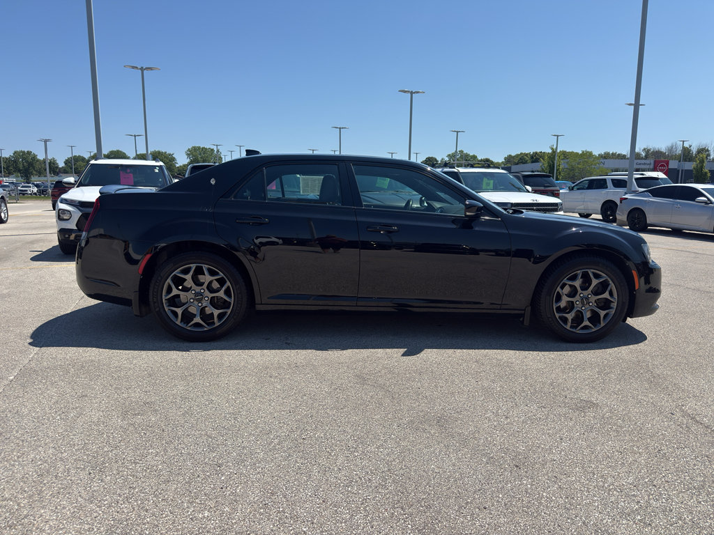 Used 2018 Chrysler 300 S w/ 300S Premium Group AWD/4WD image 4