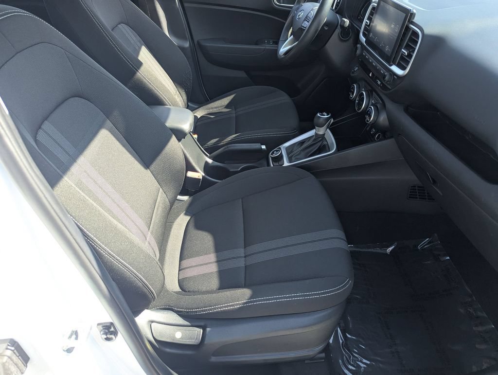 Used 2025 Hyundai Venue SEL FWD image 31