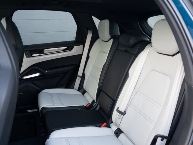 Certified 2025 Porsche Cayenne S image 18