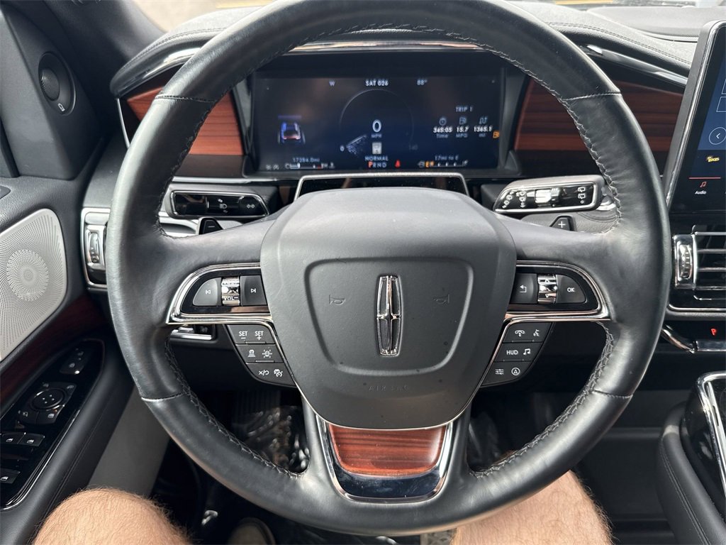 Used 2024 Lincoln Navigator Reserve image 11