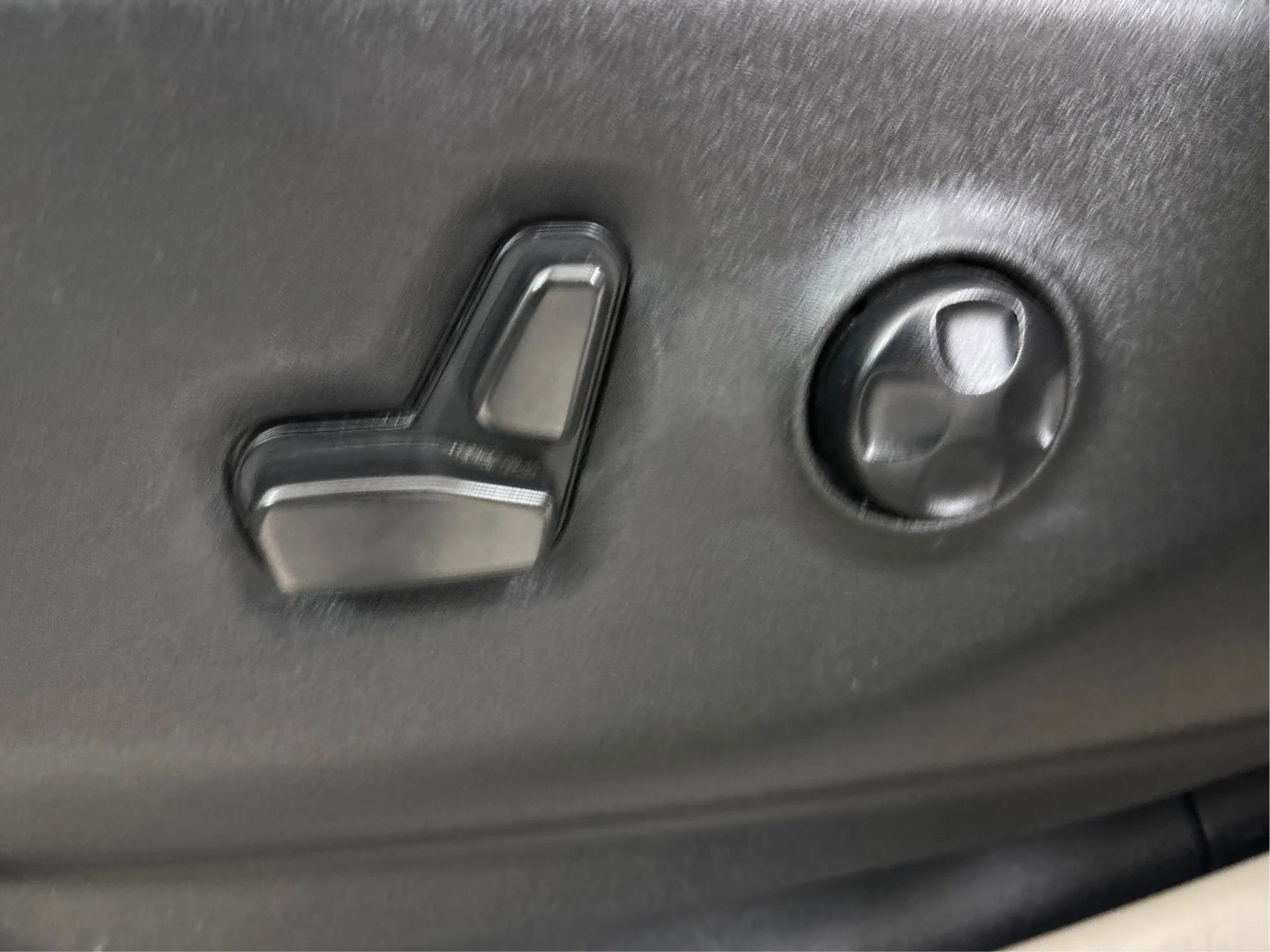 Used 2023 Chrysler Voyager LX image 25