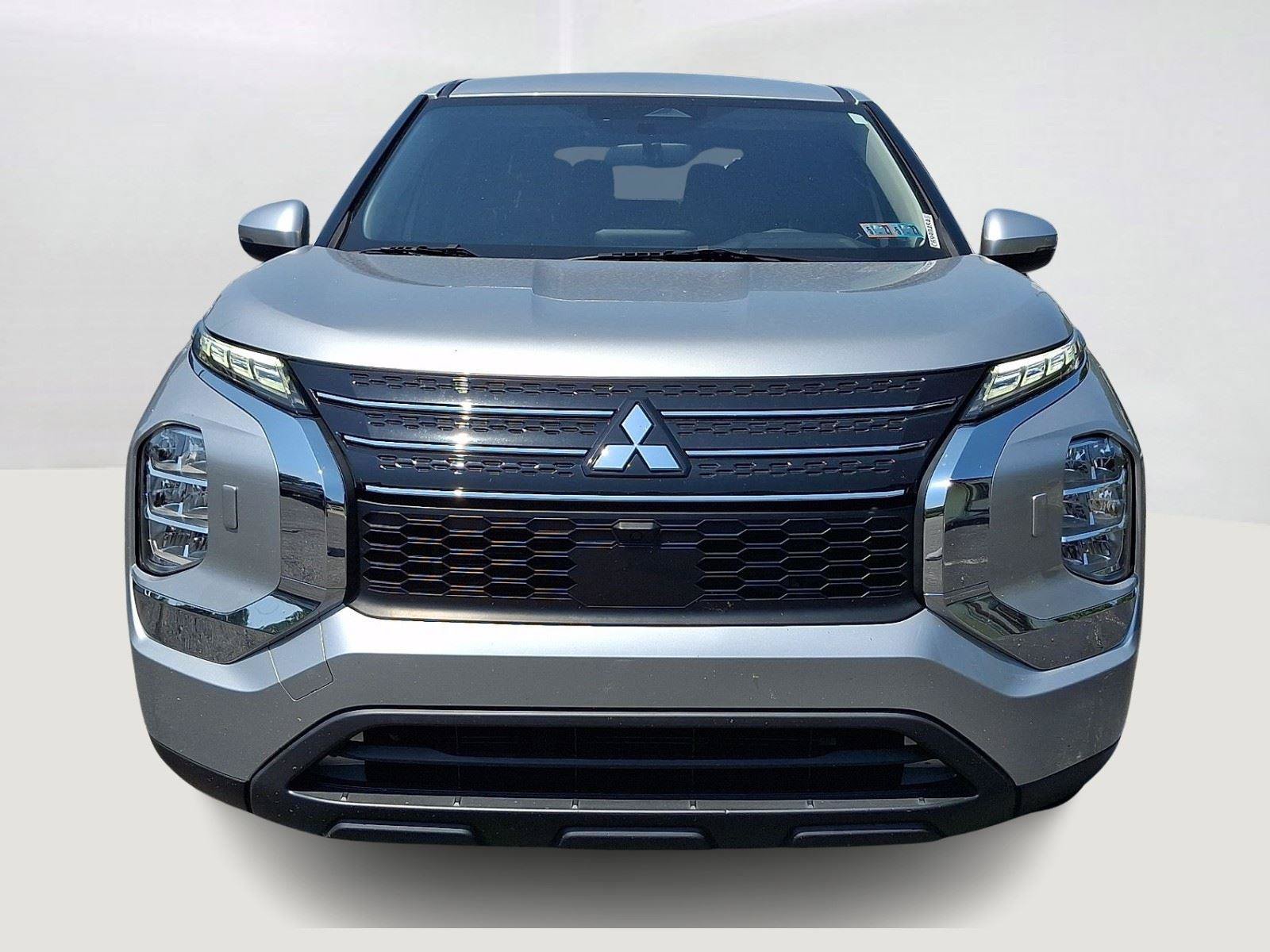 Used 2022 Mitsubishi Outlander ES AWD/4WD image 2