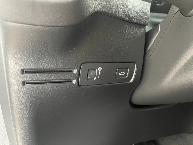 Used 2019 Volvo XC40 T5 Inscription image 33