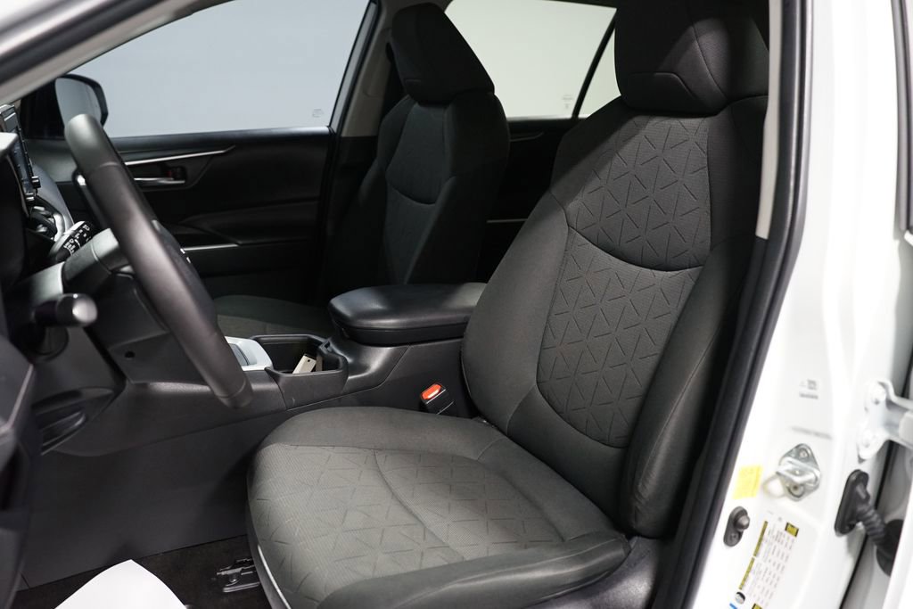 Certified 2022 Toyota RAV4 XLE w/ Convenience Package image 26