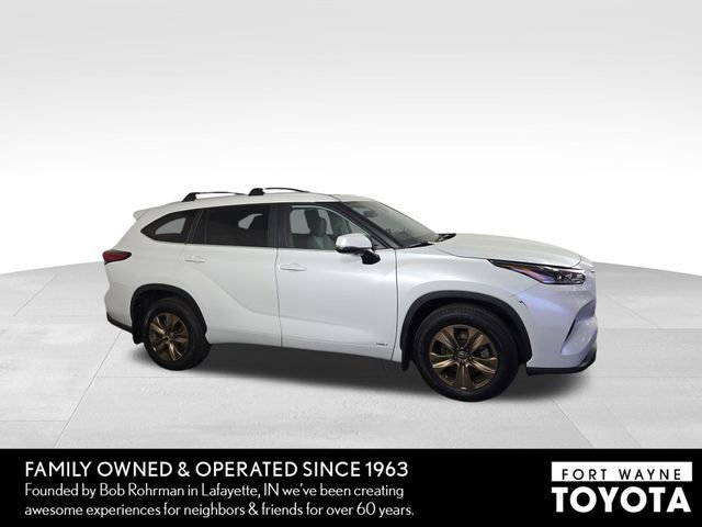 Used 2023 Toyota Highlander Bronze Edition image 5