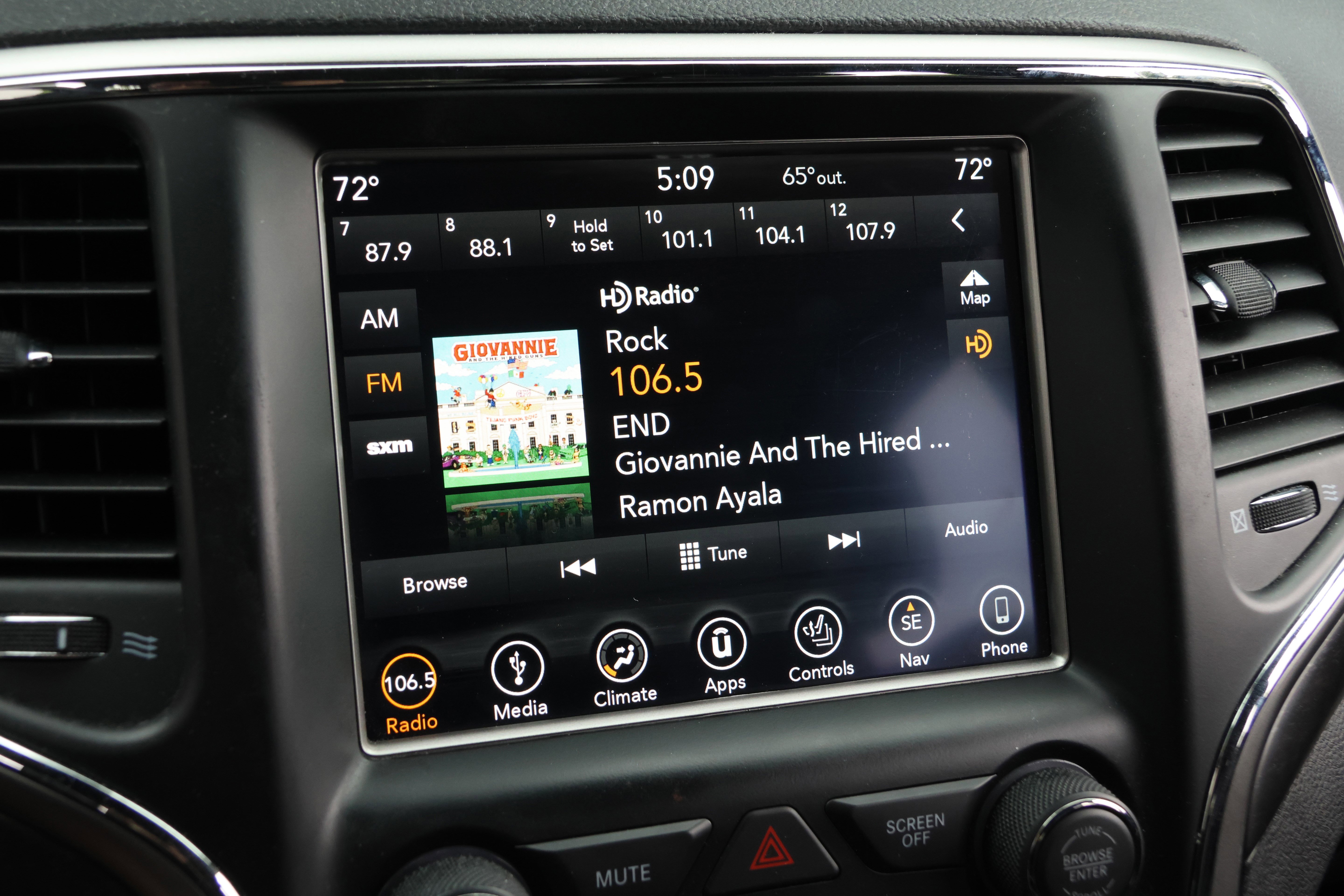 Used 2018 Jeep Grand Cherokee Altitude RWD image 22