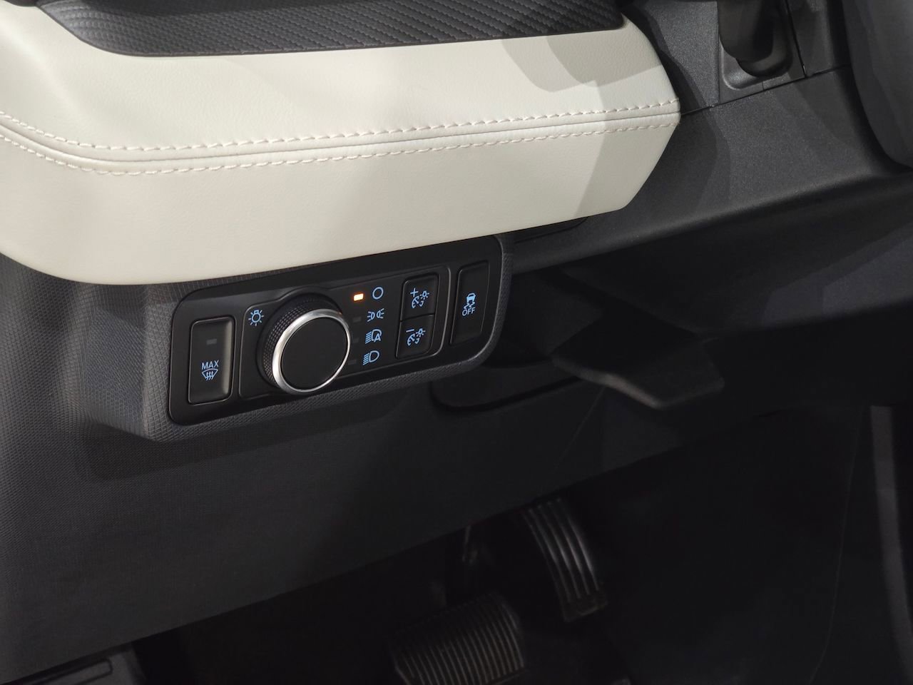 New 2025 Ford Mustang Mach-E Premium w/ Interior Protection Package AWD/4WD image 17