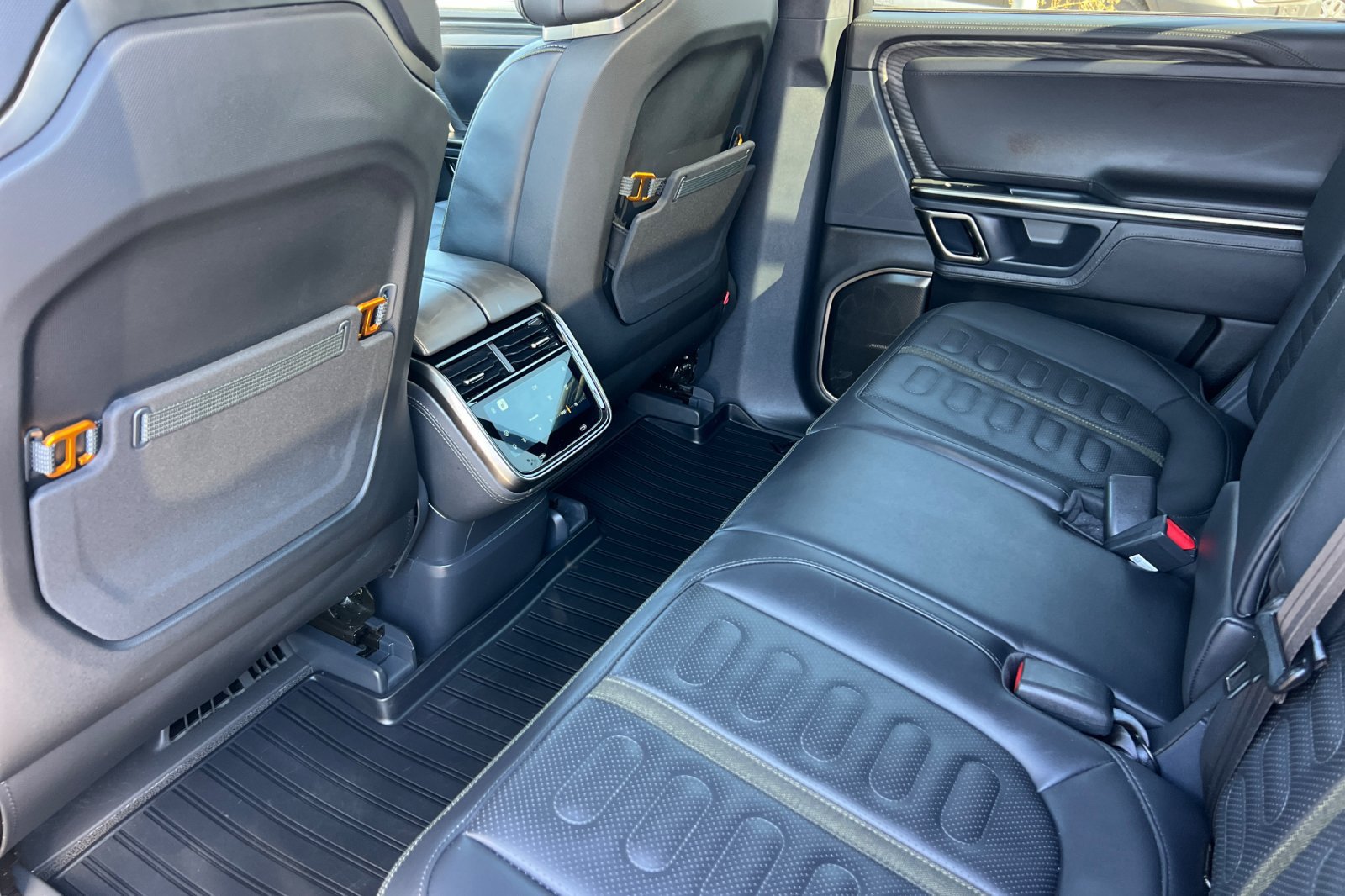Used 2022 Rivian R1S Launch Edition Quad AWD/4WD image 12