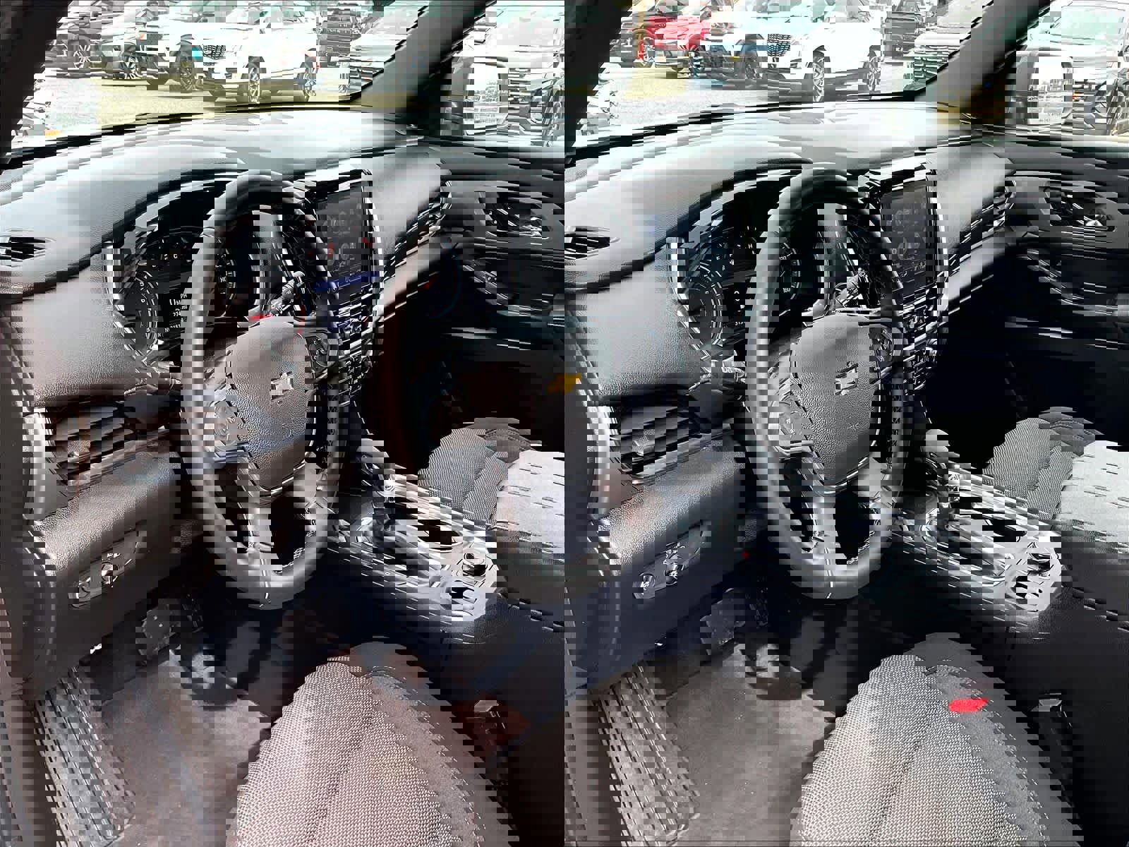 Used 2023 Chevrolet Traverse LT image 8