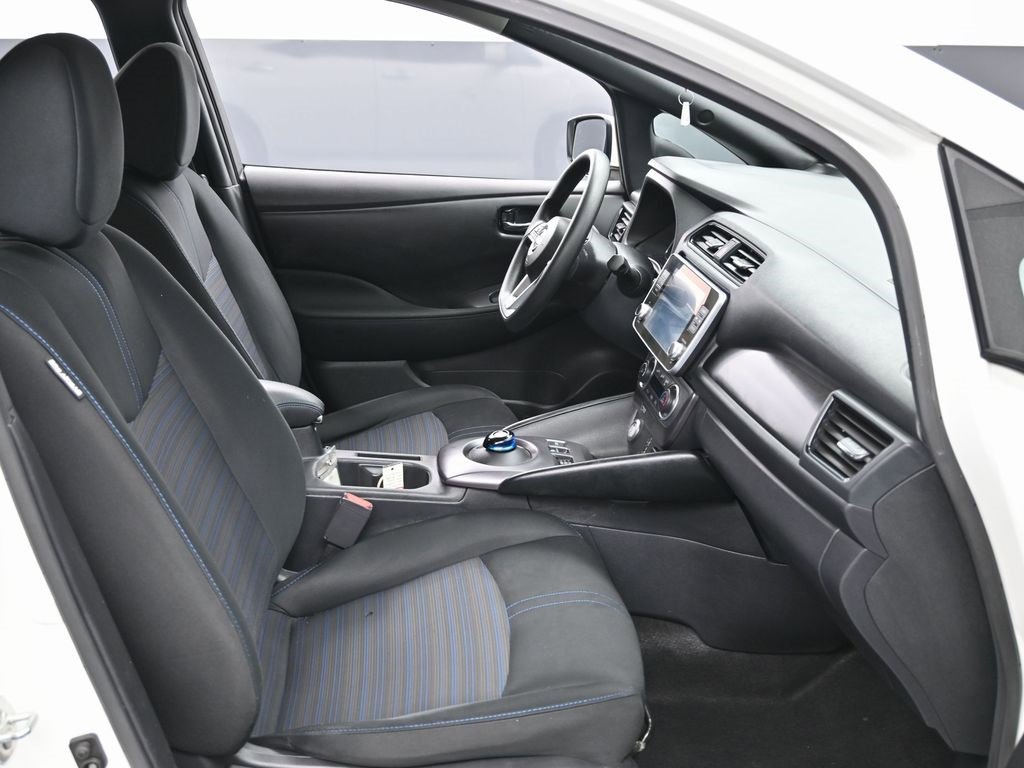 Used 2023 Nissan Leaf S image 33