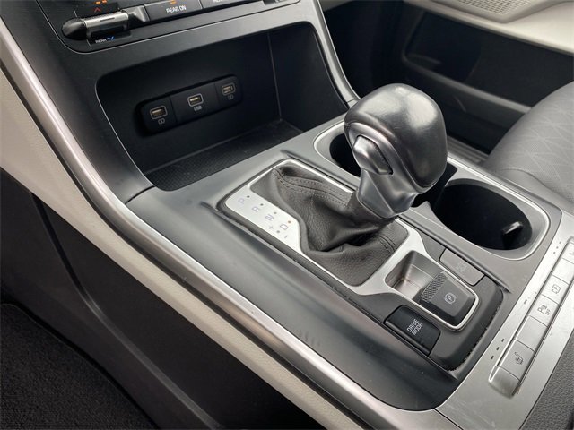 Used 2023 Kia Carnival LX image 20