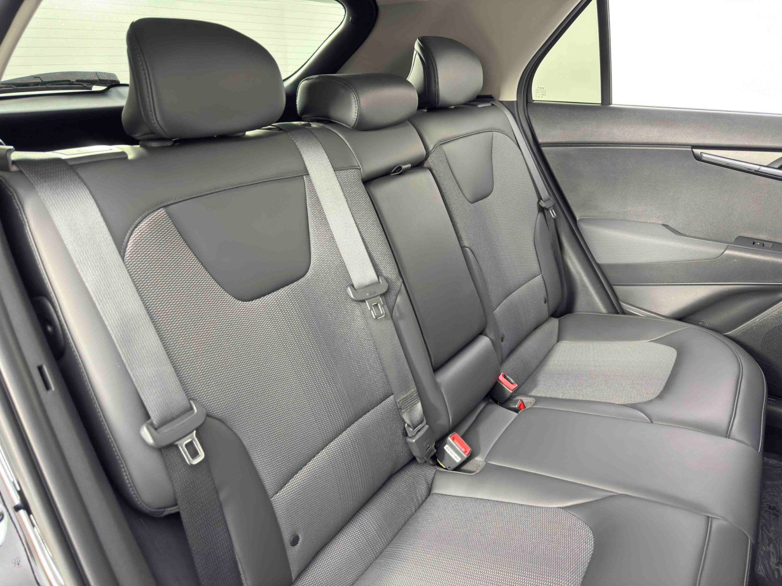 Used 2023 Kia Niro EX FWD image 32