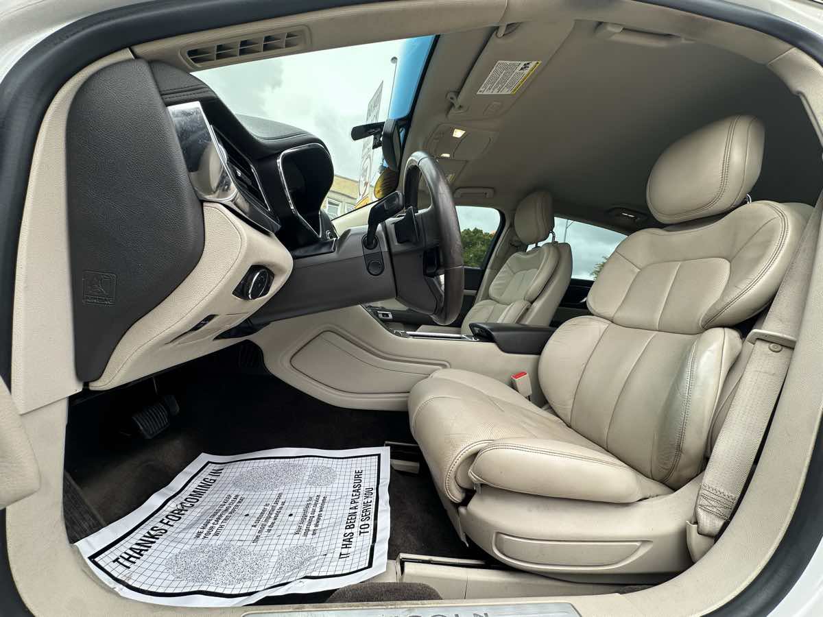 Used 2017 Lincoln Continental Select FWD image 10