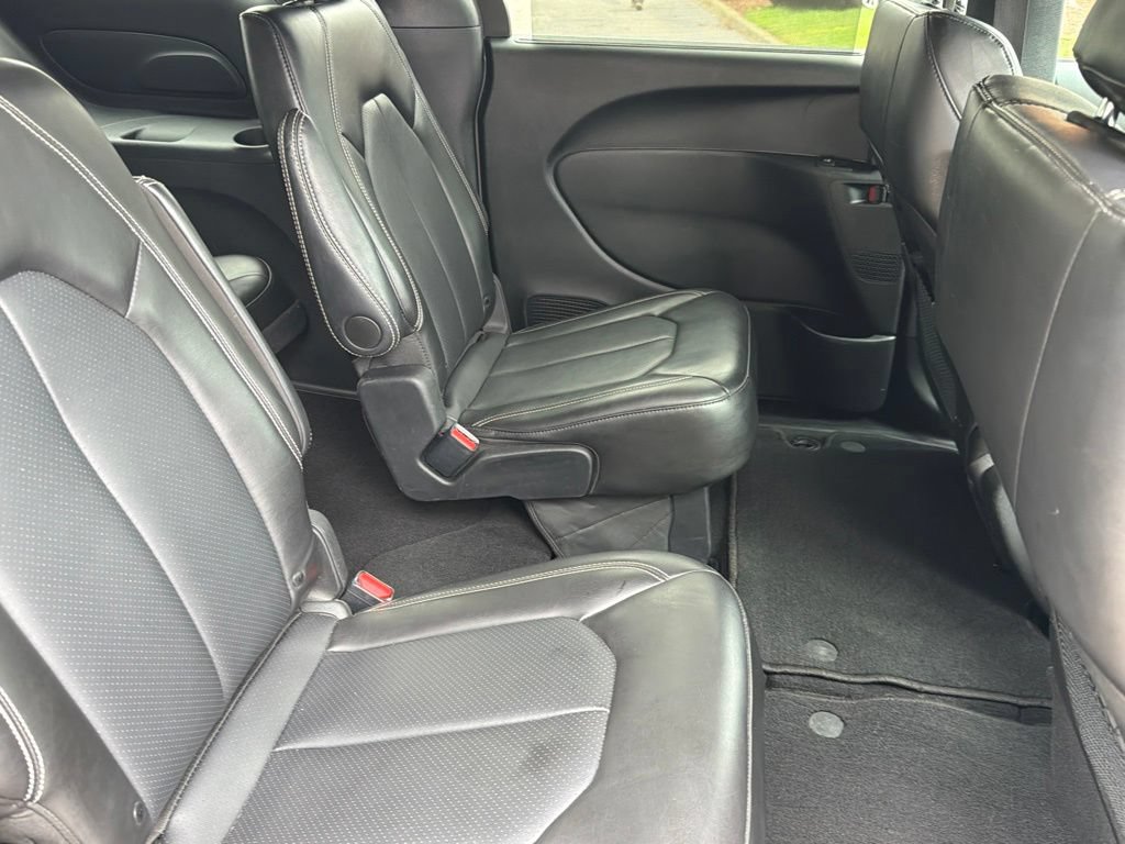 Used 2025 Chrysler Pacifica Select FWD image 8