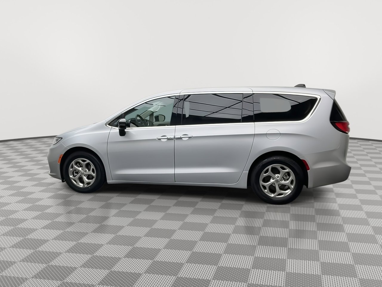 Used 2024 Chrysler Pacifica Limited FWD image 40