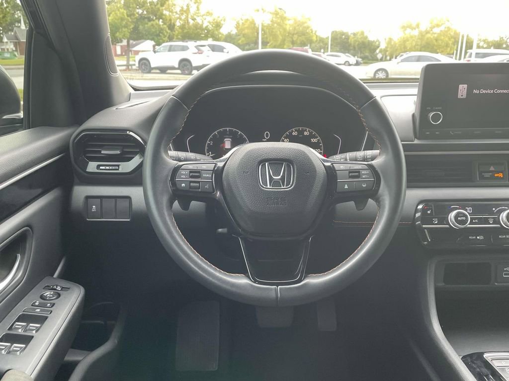 Used 2025 Honda Pilot Sport image 12