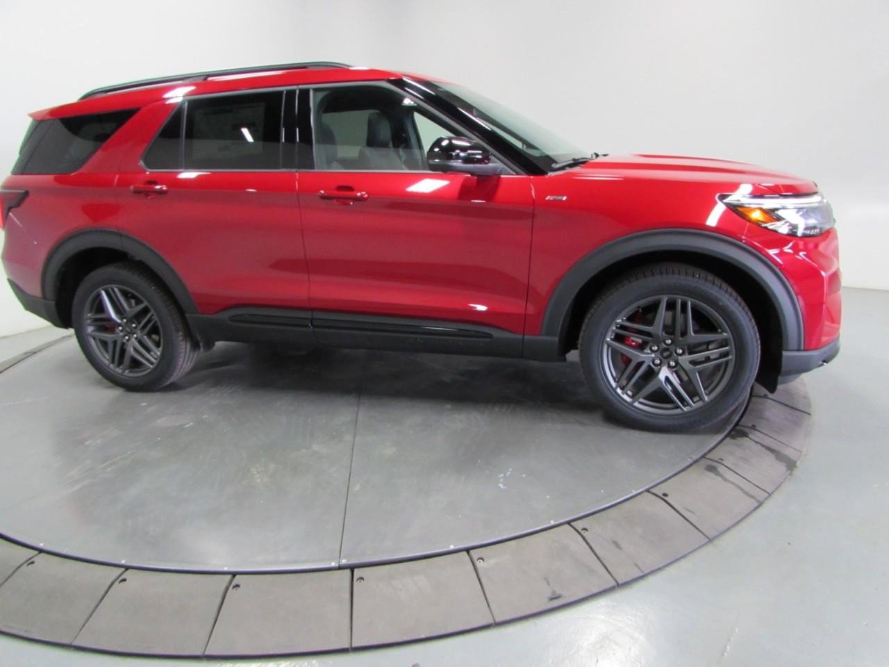 New 2026 Ford Explorer ST-Line w/ ST-Line Street Pack AWD/4WD image 4