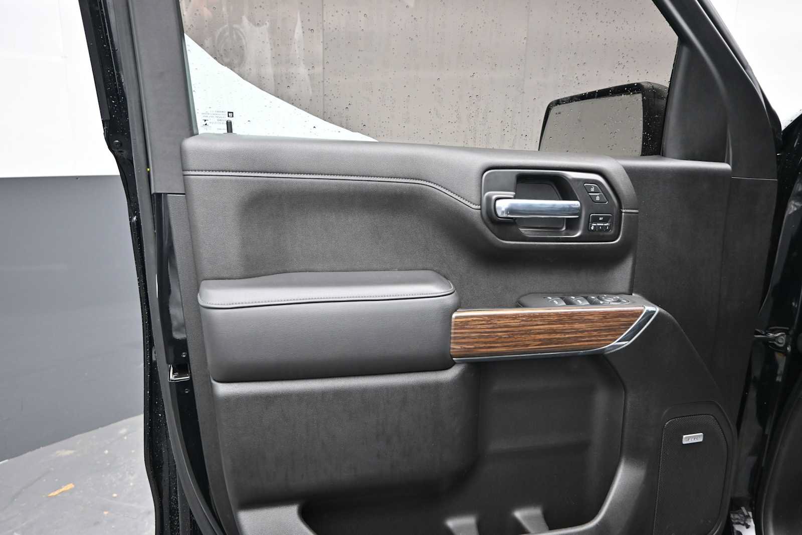 Used 2021 Chevrolet Silverado 1500 High Country w/ Technology Package AWD/4WD image 10