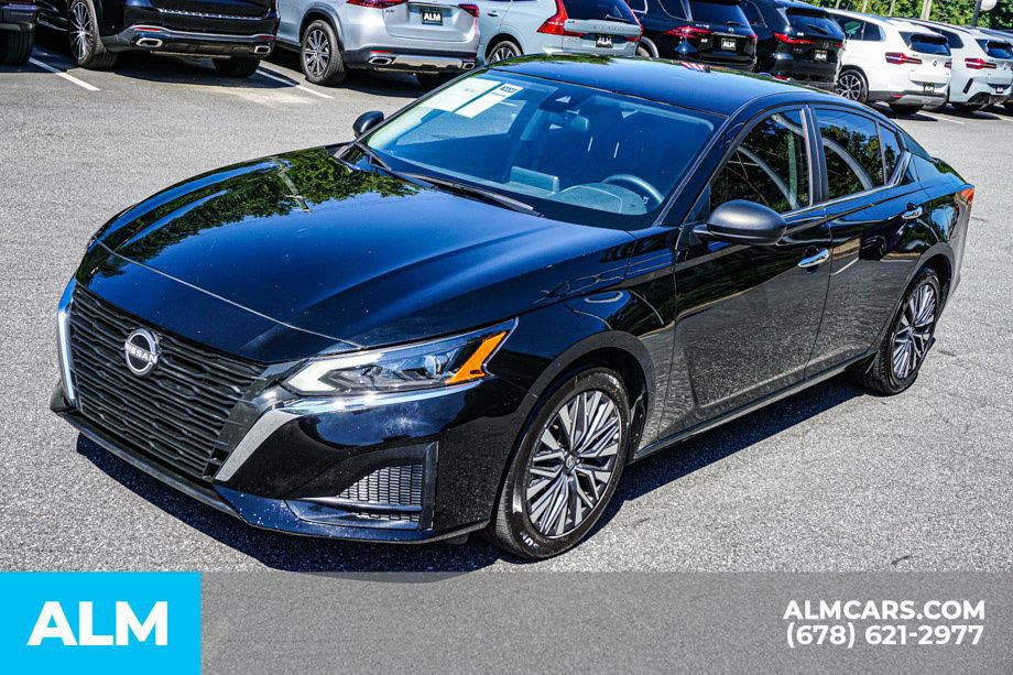 Used 2025 Nissan Altima 2.5 SV FWD image 14