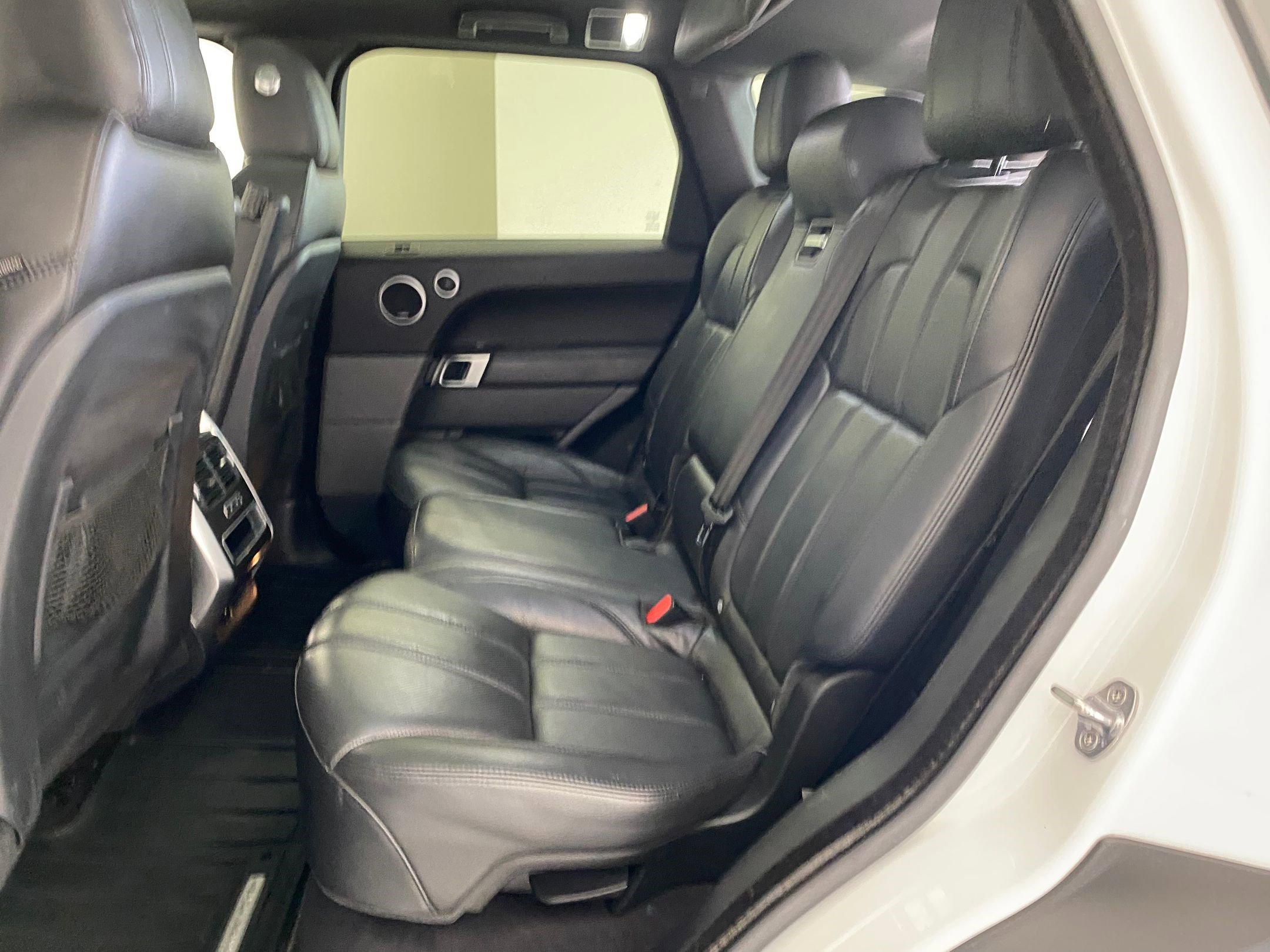 Used 2017 Land Rover Range Rover Sport HSE image 13