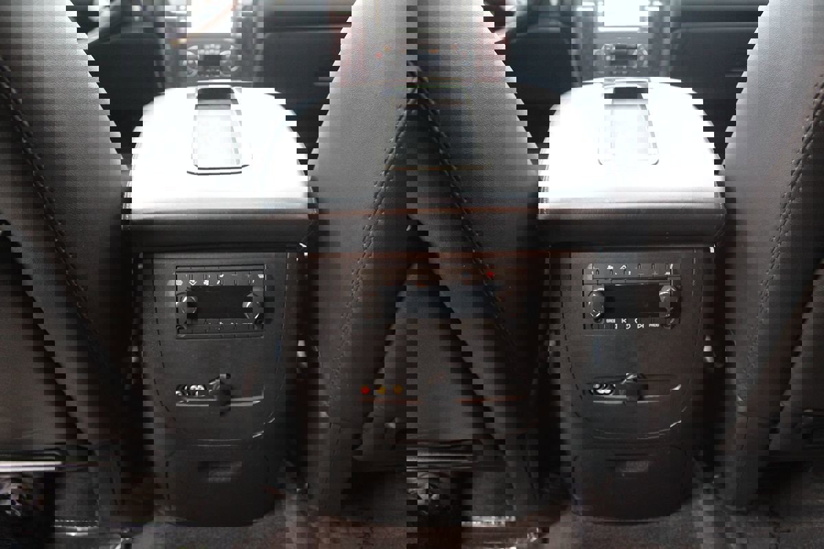 Used 2014 GMC Yukon XL Denali image 30