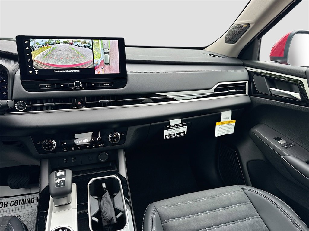 New 2025 Mitsubishi Outlander SE image 25