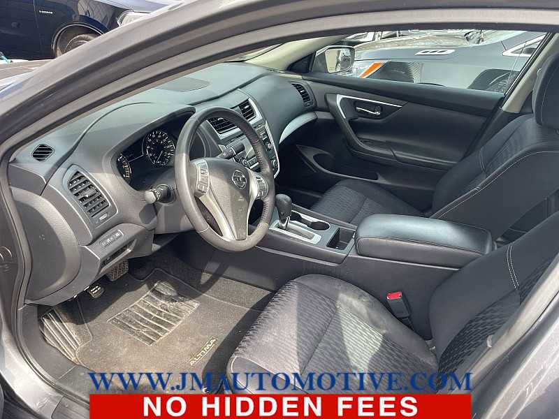 Used 2017 Nissan Altima 2.5 SV image 2
