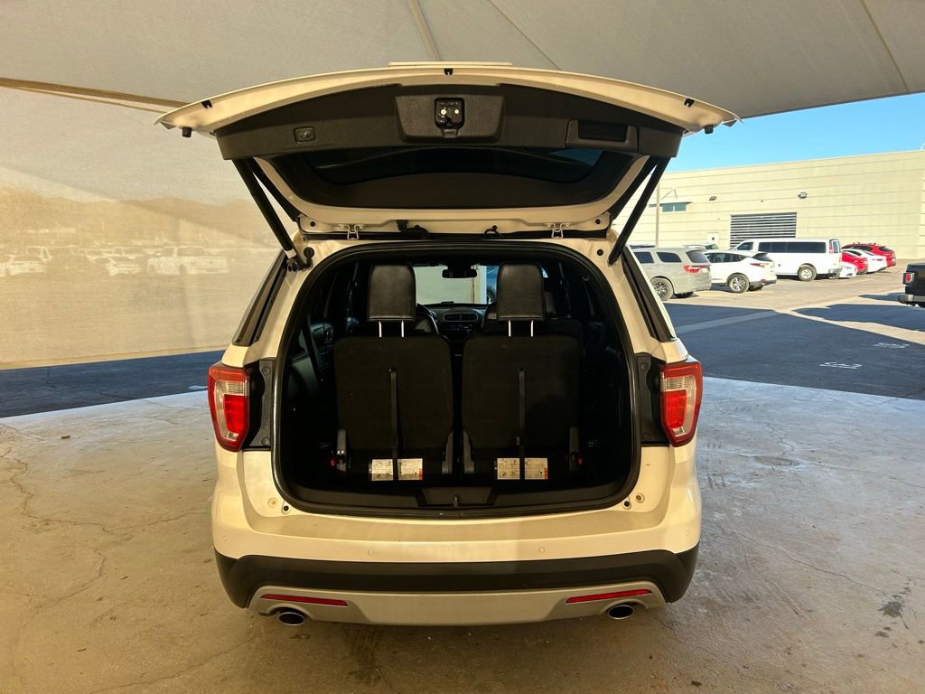 Used 2017 Ford Explorer XLT w/ Equipment Group 202A image 7