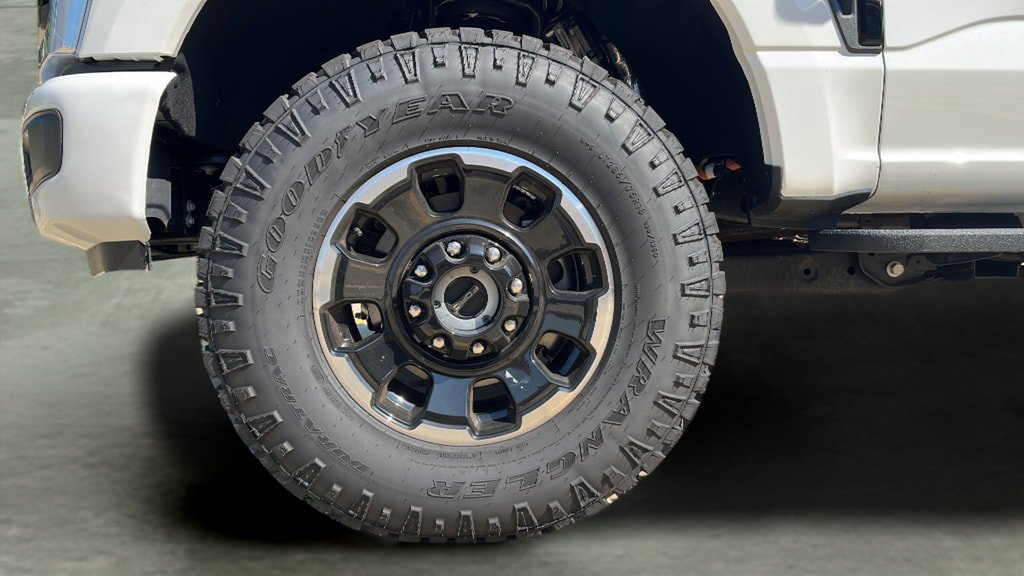 Used 2026 Ford F350 Platinum w/ Tremor Off-Road Package AWD/4WD image 15