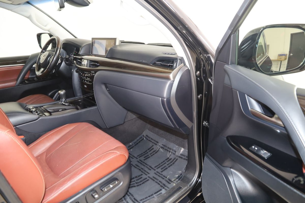 Used 2020 Lexus LX 570 4WD w/ Luxury Package image 46