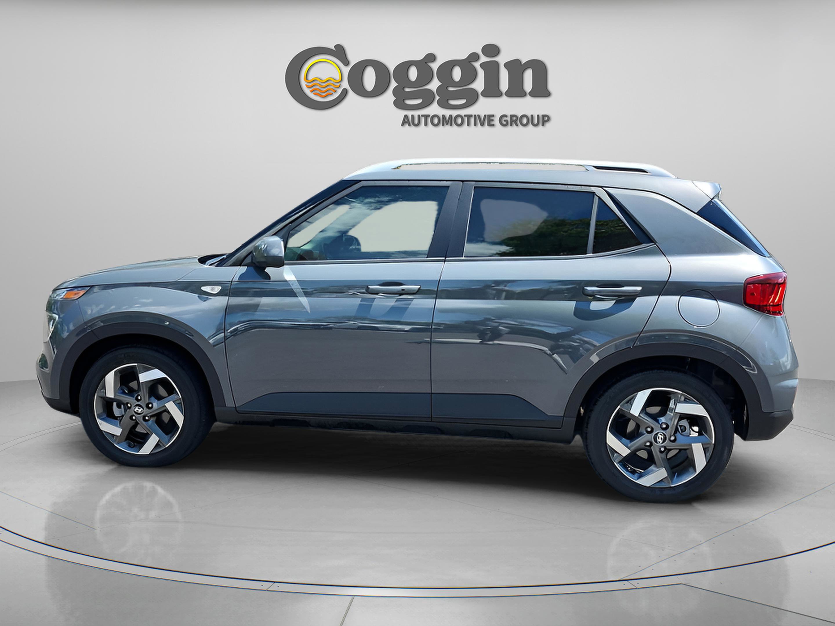 Certified 2026 Hyundai Venue SEL FWD image 2