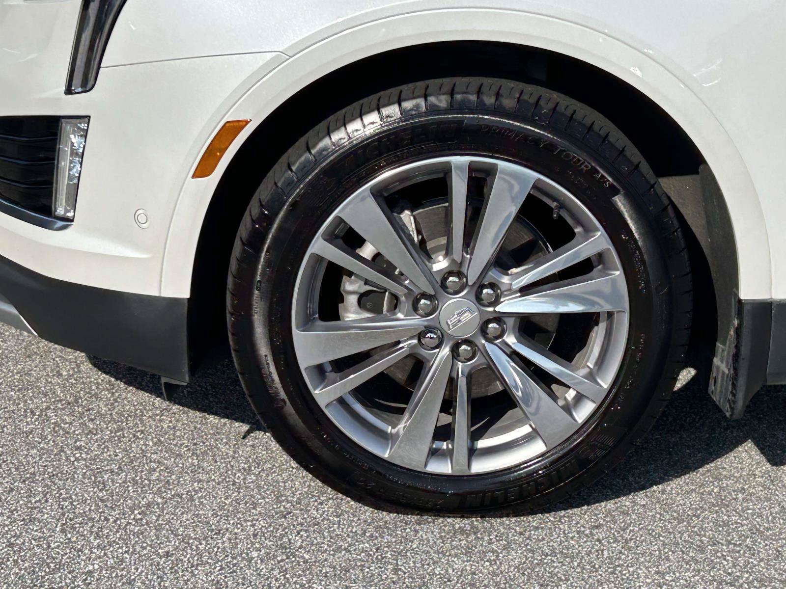 Certified 2025 Cadillac XT5 Premium Luxury w/ Technology Package FWD image 9
